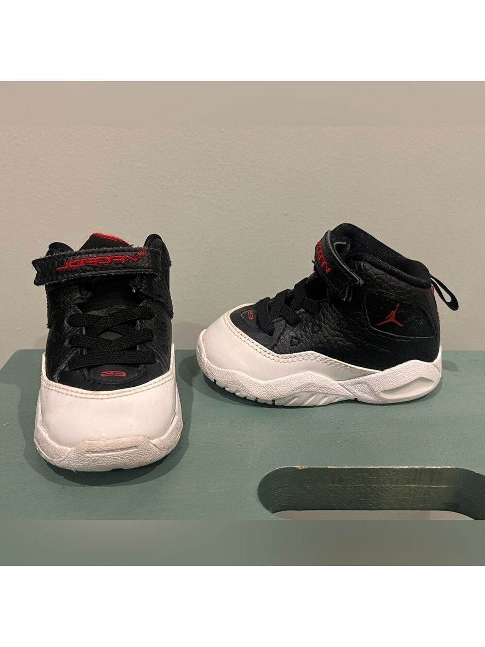 Jordan Toddler 4C Black/White/Red Bloyal Sneakers - Picture 1 of 7
